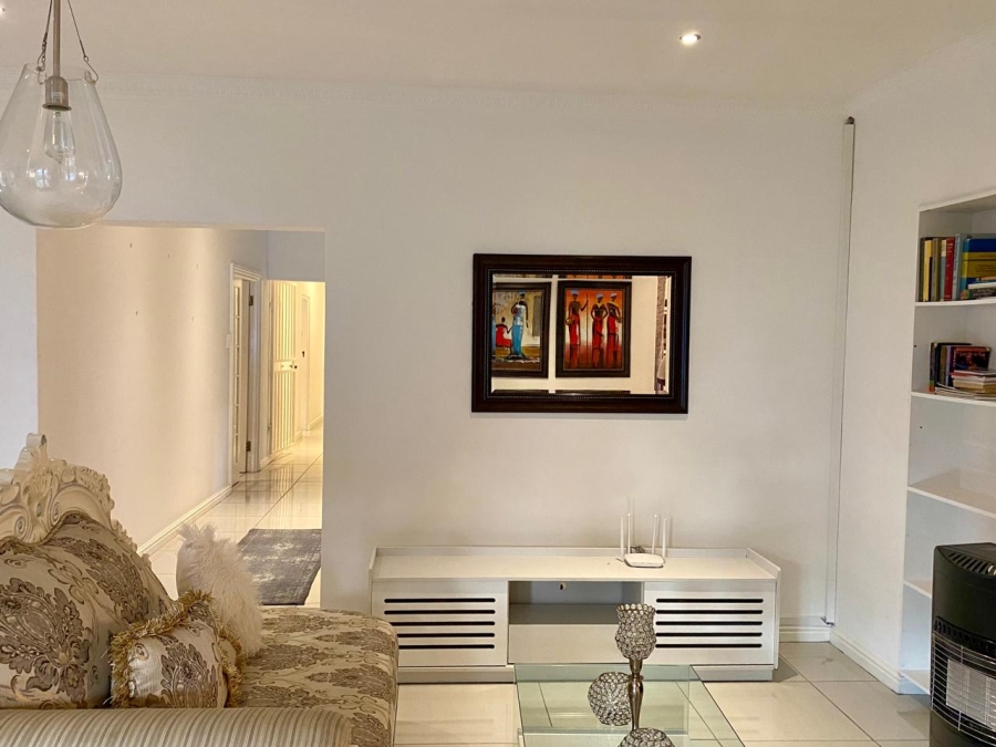 5 Bedroom Property for Sale in Constantia Western Cape